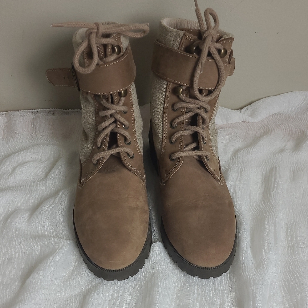 Trader Bay Cream and Brown Leather Boots